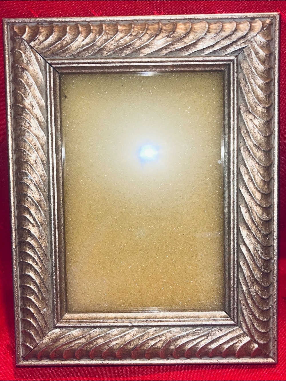 Vintage-Style Decorative Picture Frame in Antiqued Gold
